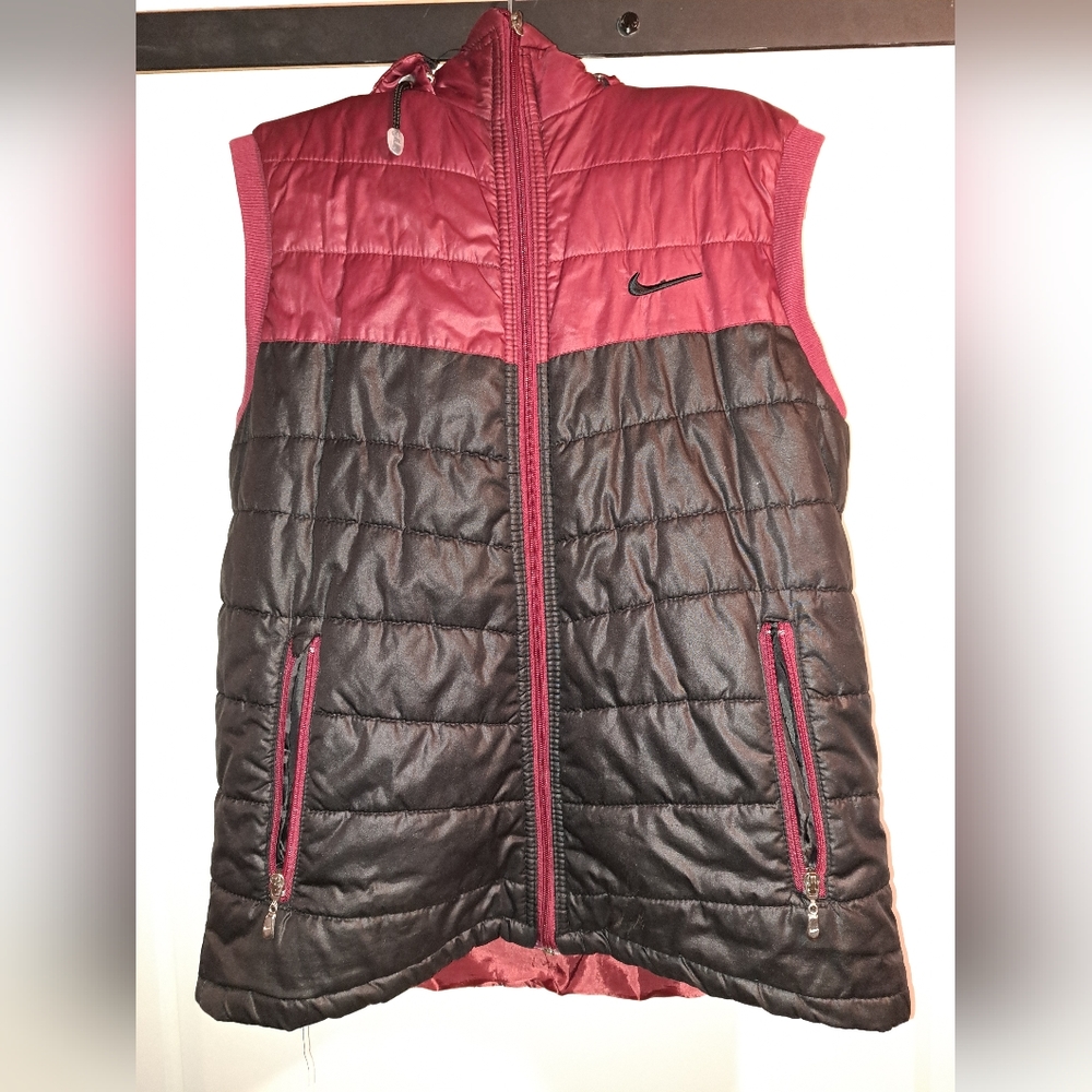 *read* Nike zip up hooded puffer vest